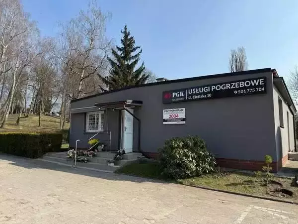 Zdjęcie do PGK Szczecinek wydłuża godziny pracy sklepu przy cmentarzu komunalnym